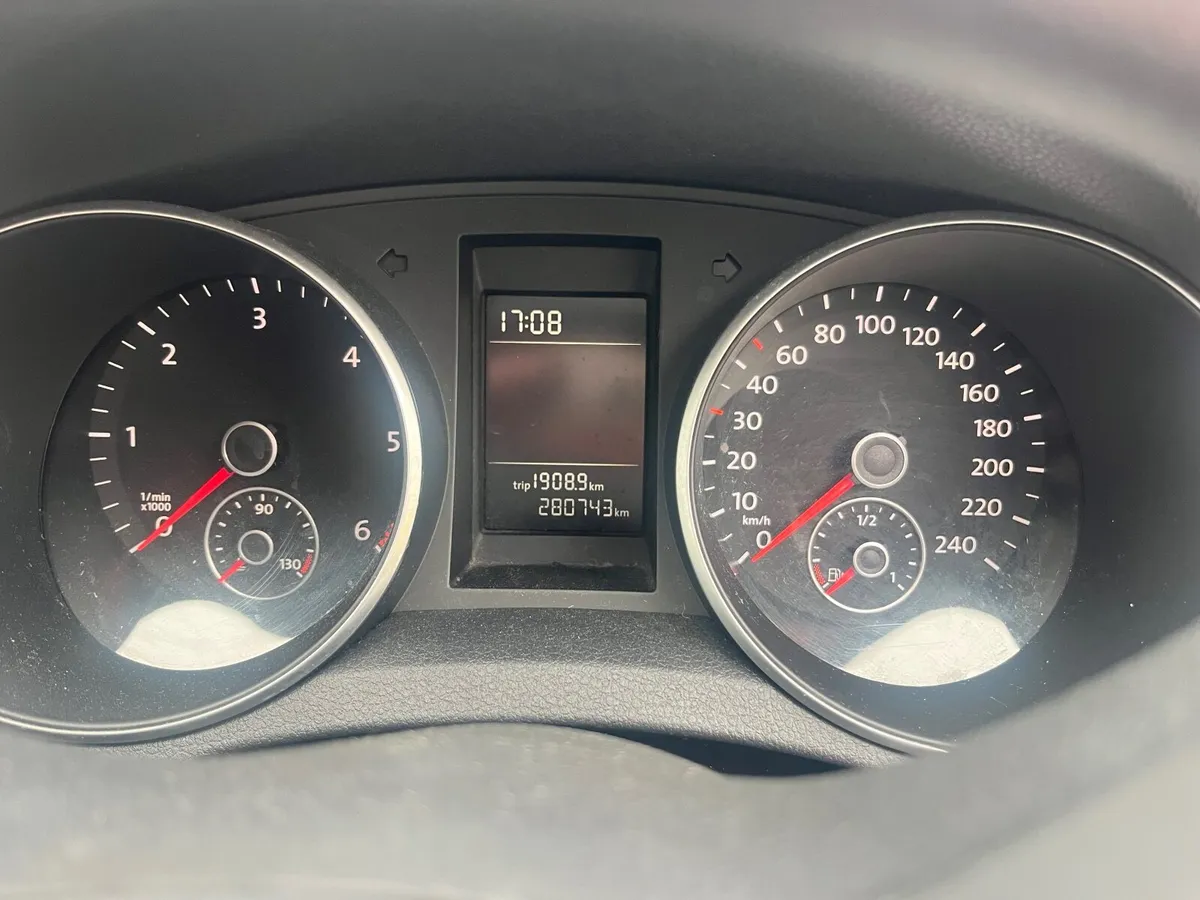 Volkswagen Golf 2010 - Image 4