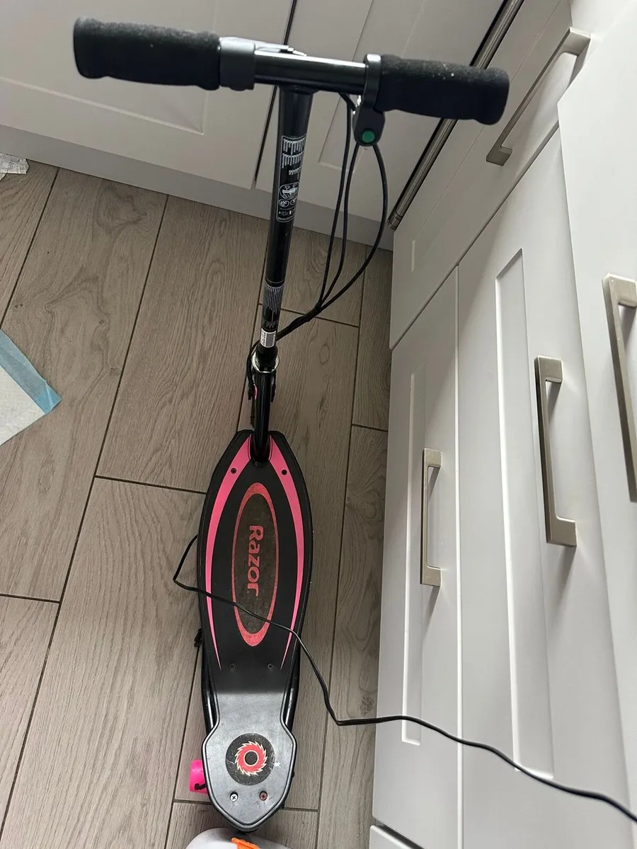 Electric scooter - Image 2