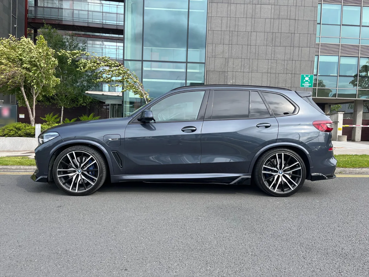 2022 BMW X5 45e M-Sport - Image 2