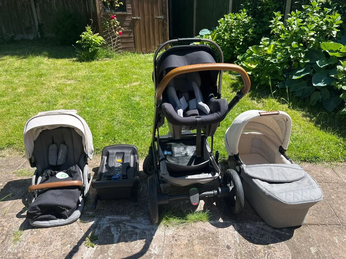 Nuna Mixx Pushchair Travel Bundle - Image 1