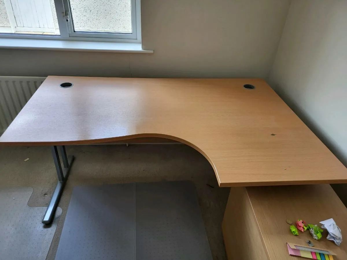 Work desk - Image 1