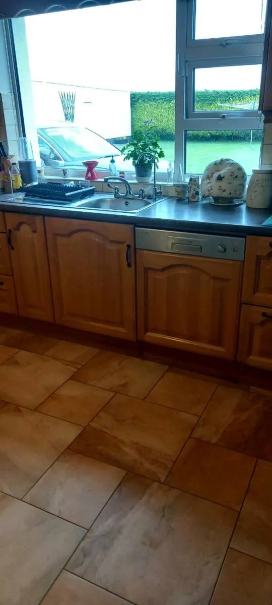 Solid Oak Kitchen with appliances - Image 4