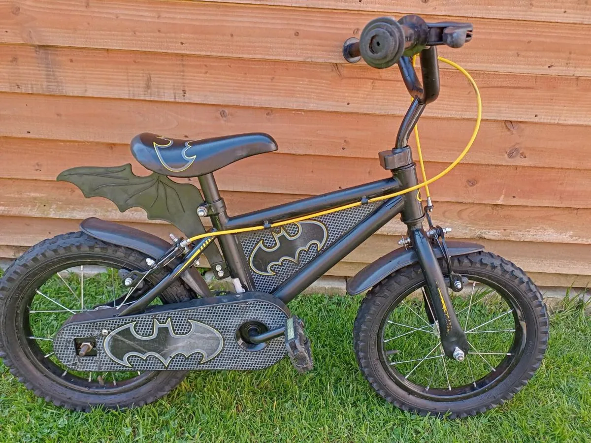 Kids batman bike size 14 inch wheels. - Image 1