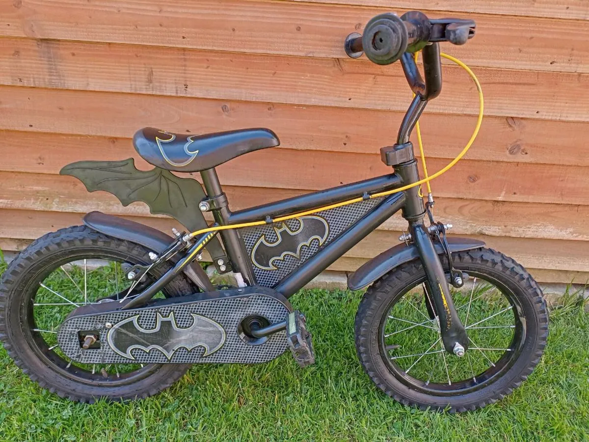Kids batman bike size 14 inch wheels. - Image 2