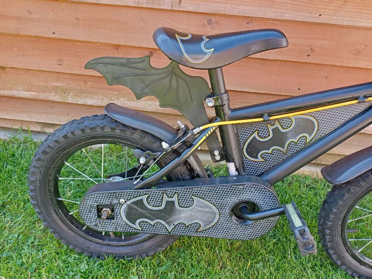 Kids batman bike size 14 inch wheels. - Image 3
