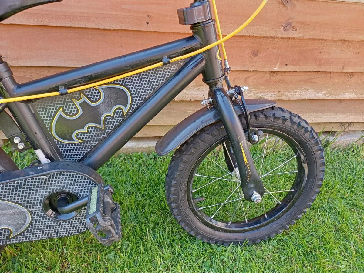Kids batman bike size 14 inch wheels. - Image 4