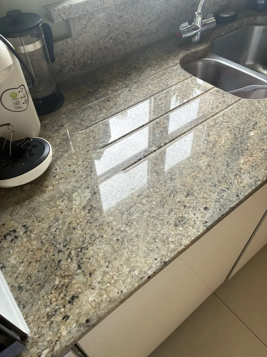 Full kitchen with granite counter tops - Image 4