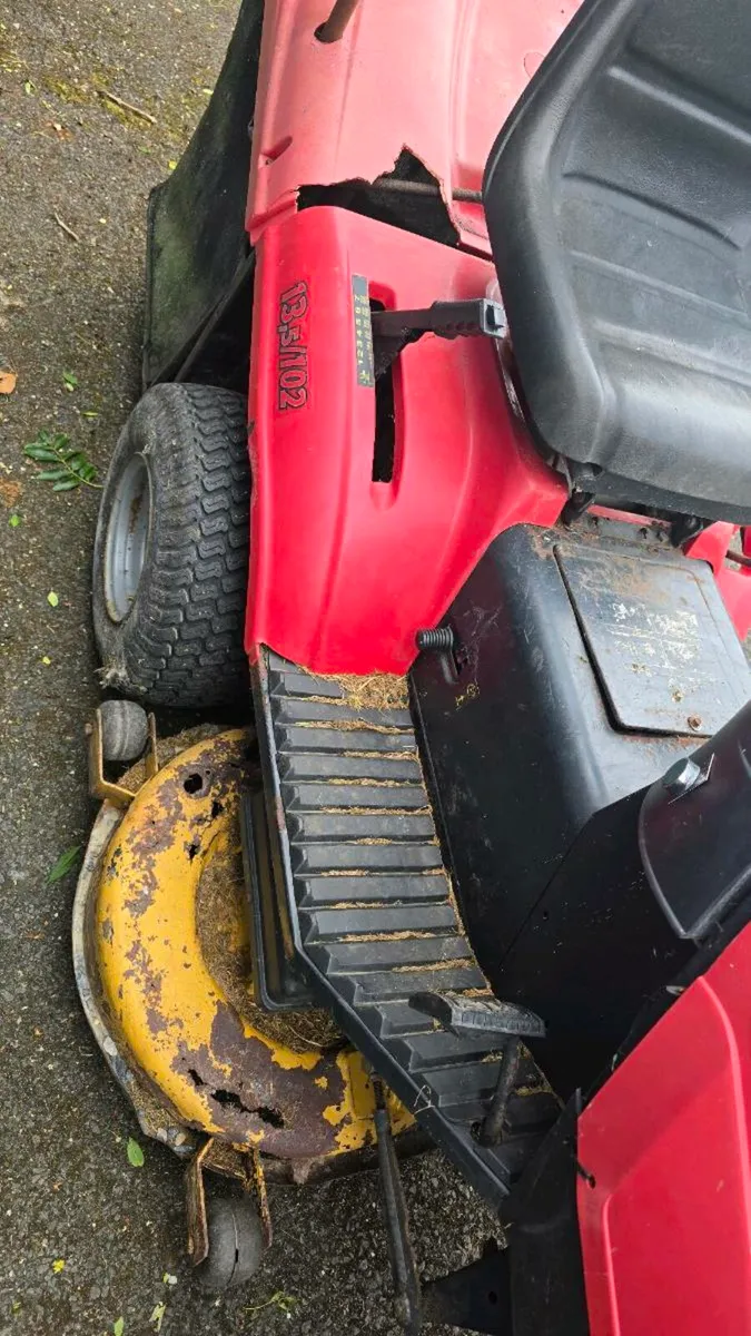 Castelgarden tractor mower - Image 3