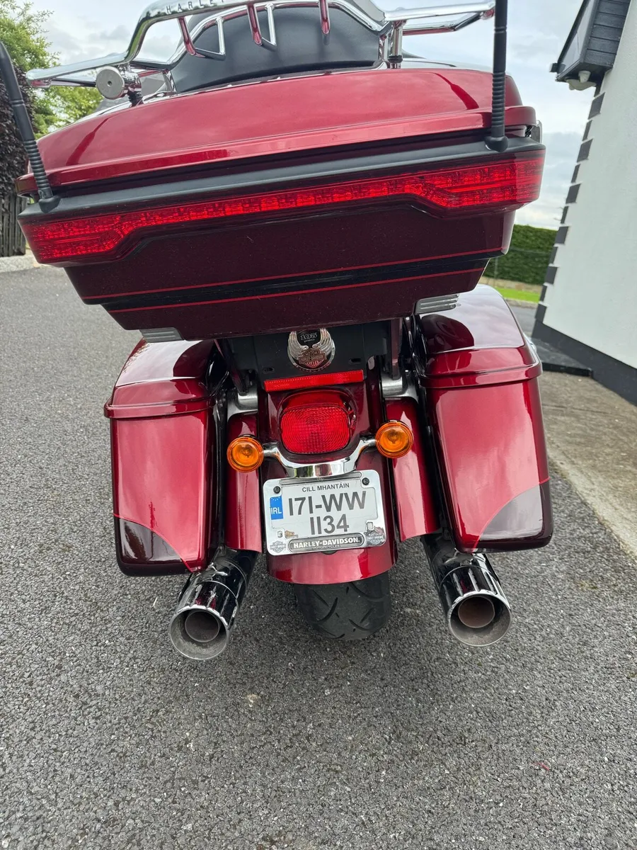 2017 CVO Road Glide Ultra - Image 3