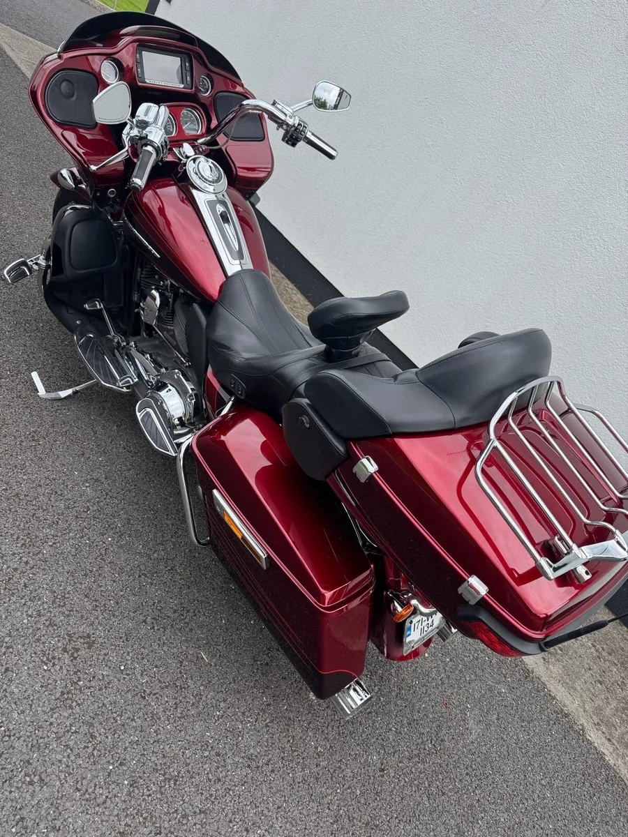 2017 CVO Road Glide Ultra - Image 4