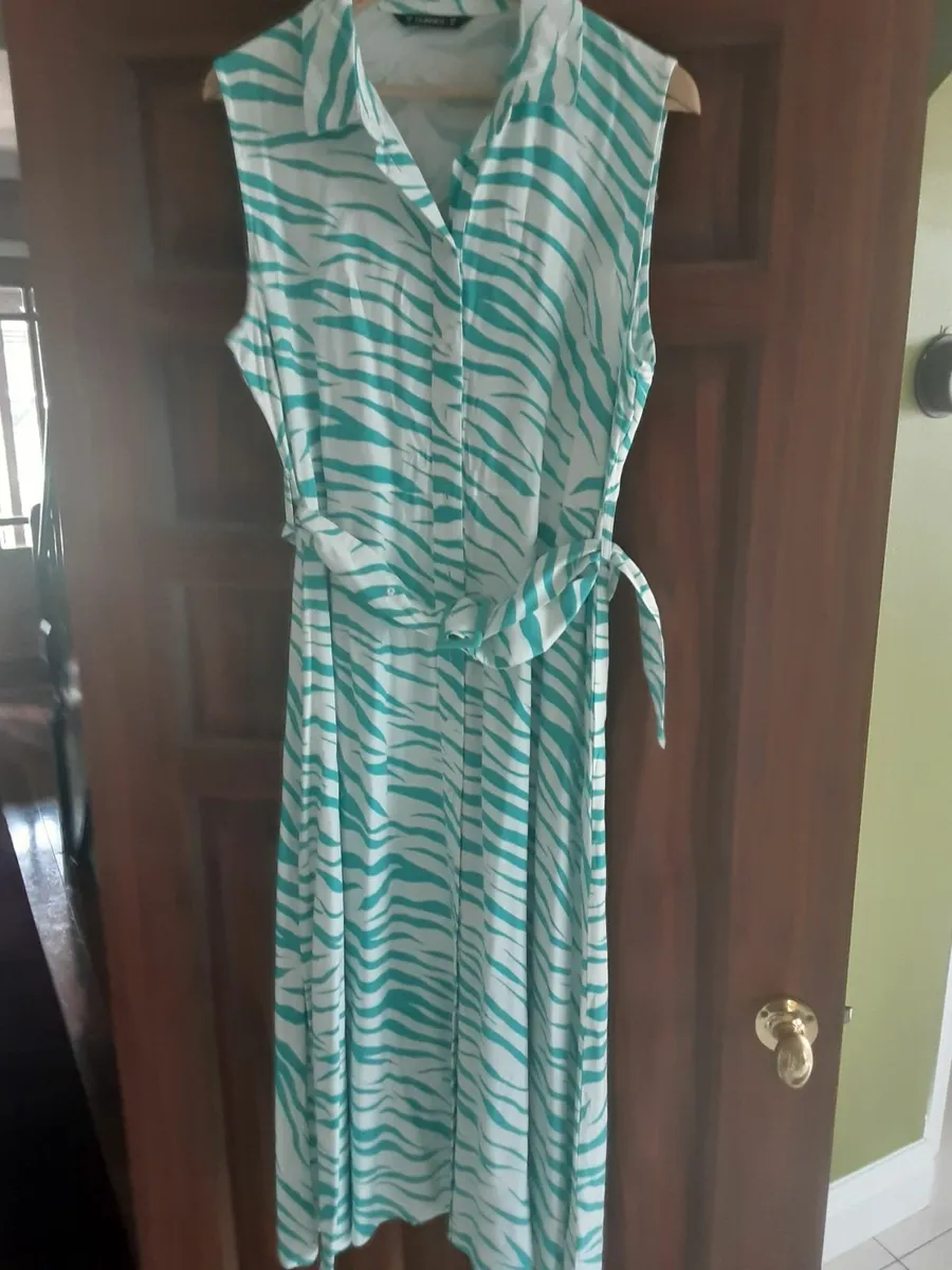 Ladies belted dress size 14 - Image 1