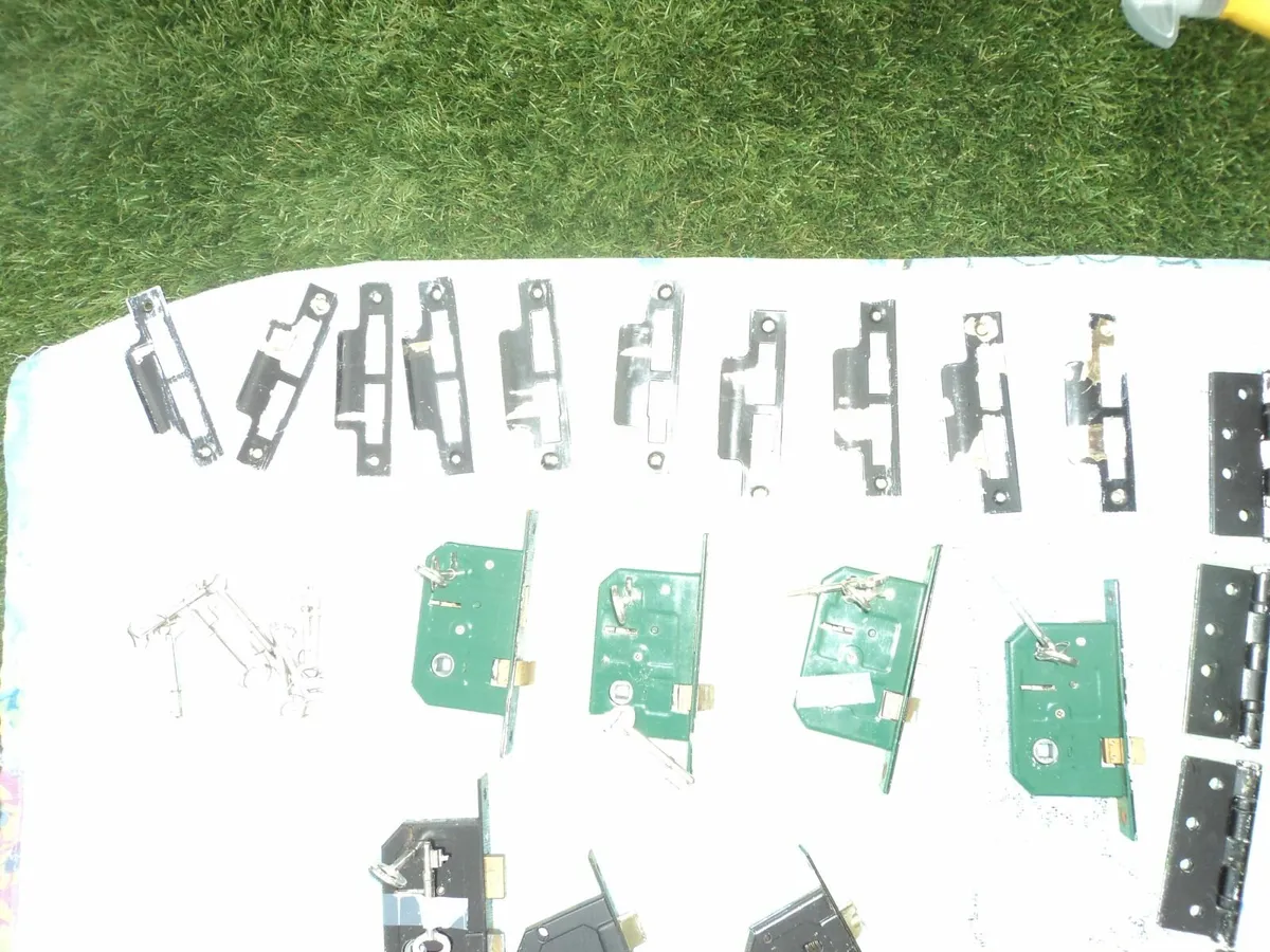 Door locks - Image 4
