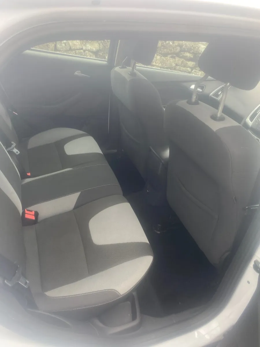 Ford Focus 2011 - Image 3
