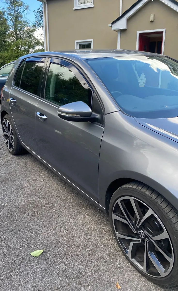 Volkswagen Golf 2010 - Image 2