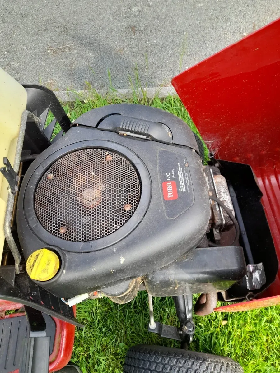 Toro Lawnmower Tractor - Image 2