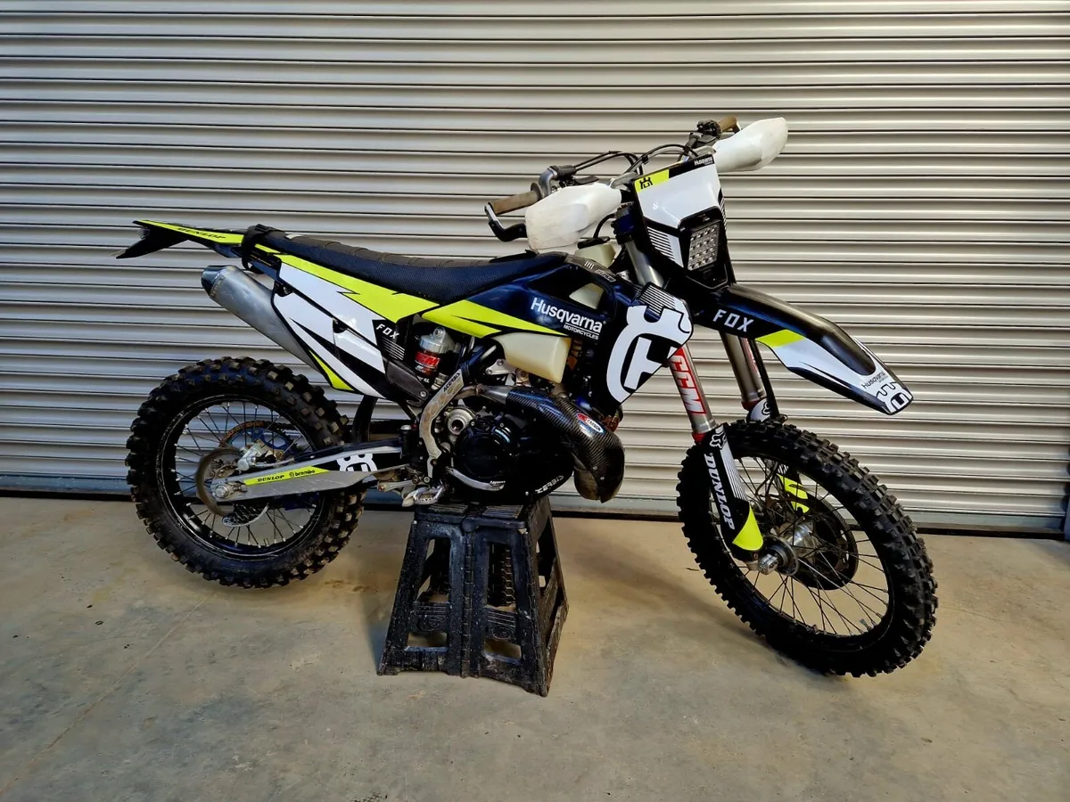 Husqvarna TE300I Rockstar Edition - Image 2