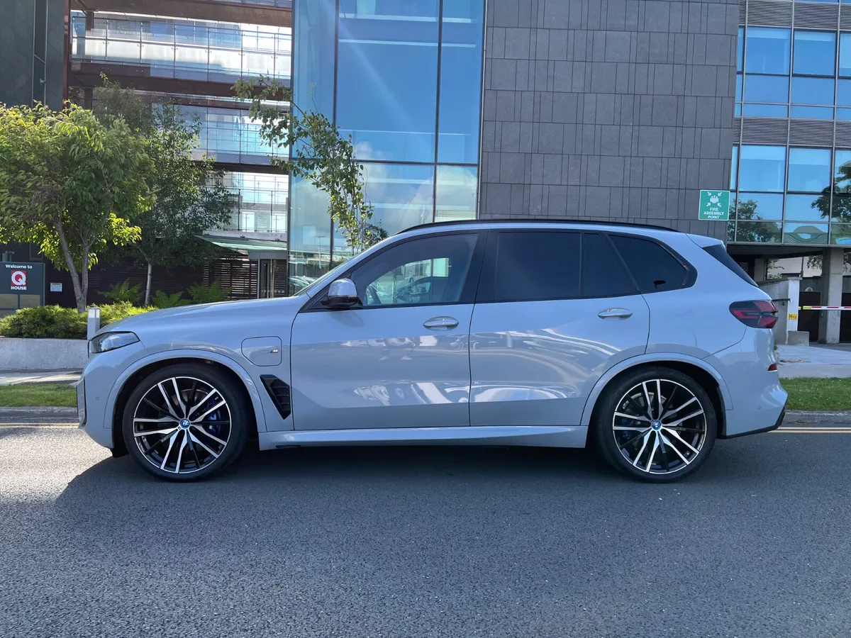2023 BMW X5 50e M-Sport - Image 2