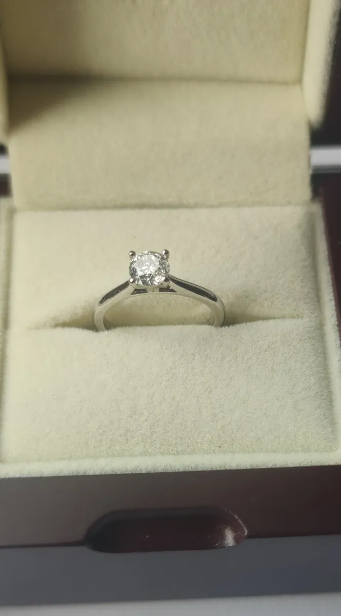 Diamond ring - Image 1