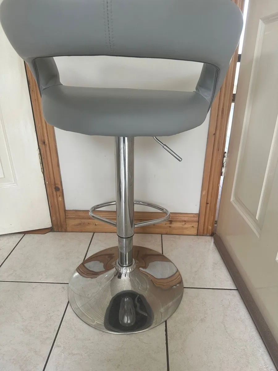 Kitchen counter stools - Image 2