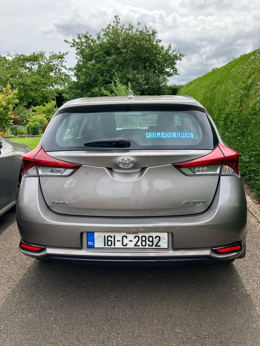 Toyota Auris 2016 - Image 2