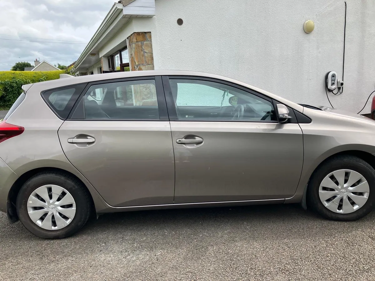 Toyota Auris 2016 - Image 3