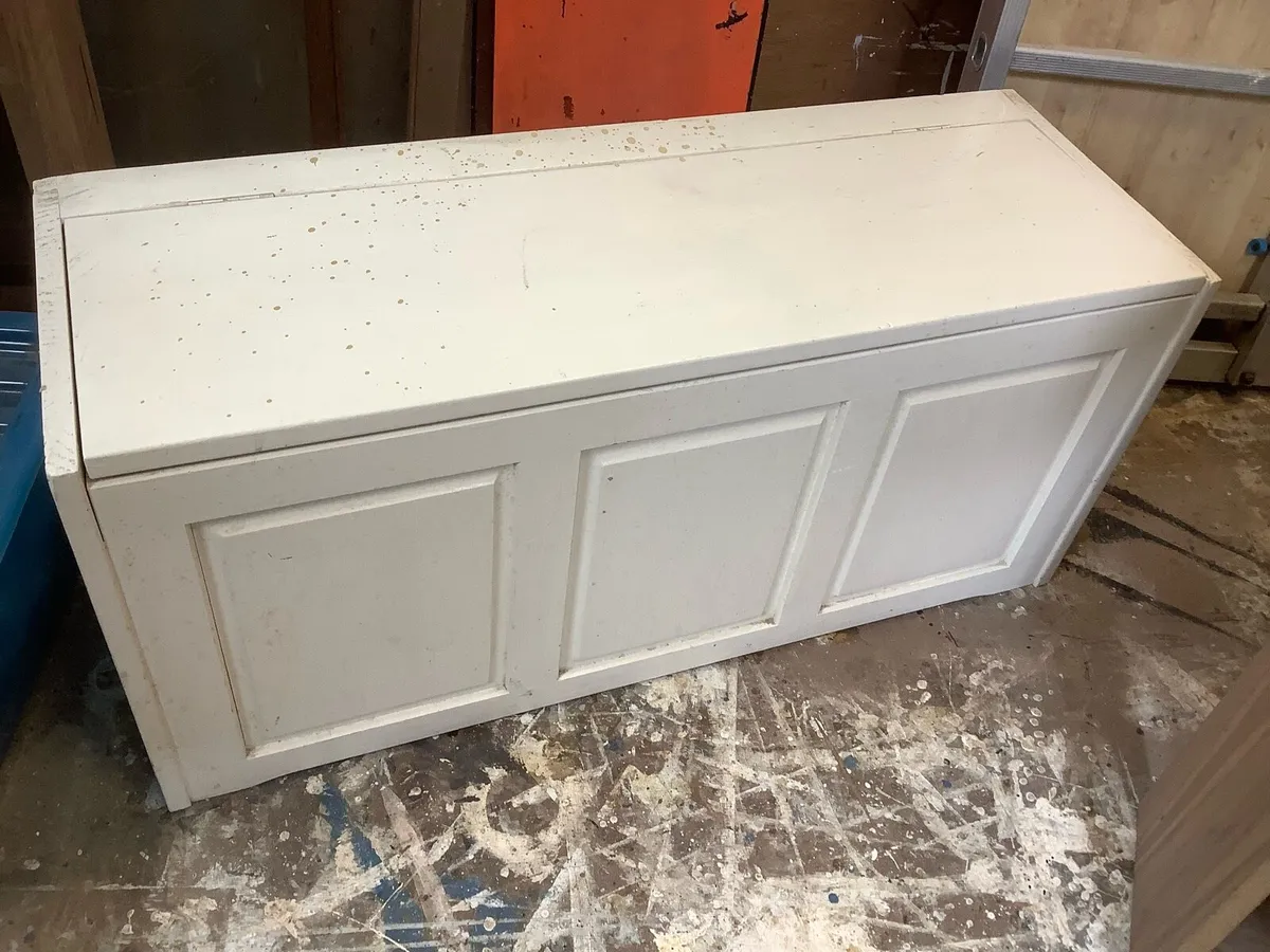 Furniture box seat - Image 1