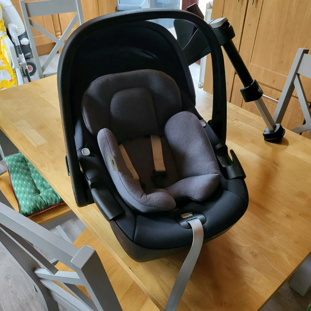 Maxi Cosi pebble 360 & Isofix - Image 1