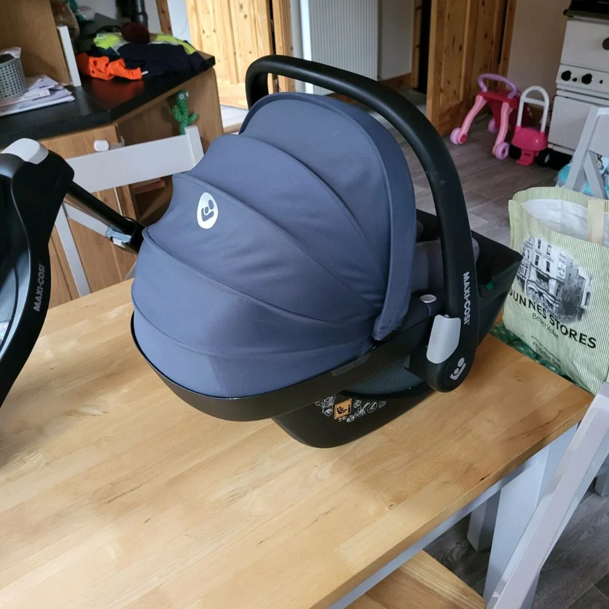 Maxi Cosi pebble 360 & Isofix - Image 3