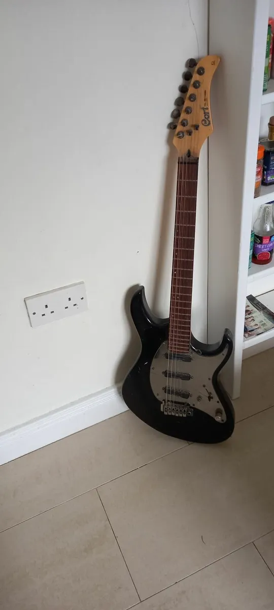 Cort electric guitar - Image 1
