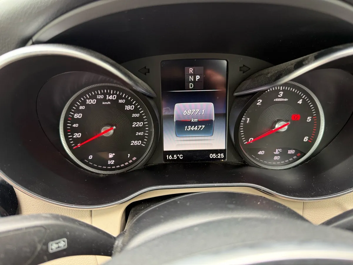 MERCEDES BENZ C COUPE - Image 2