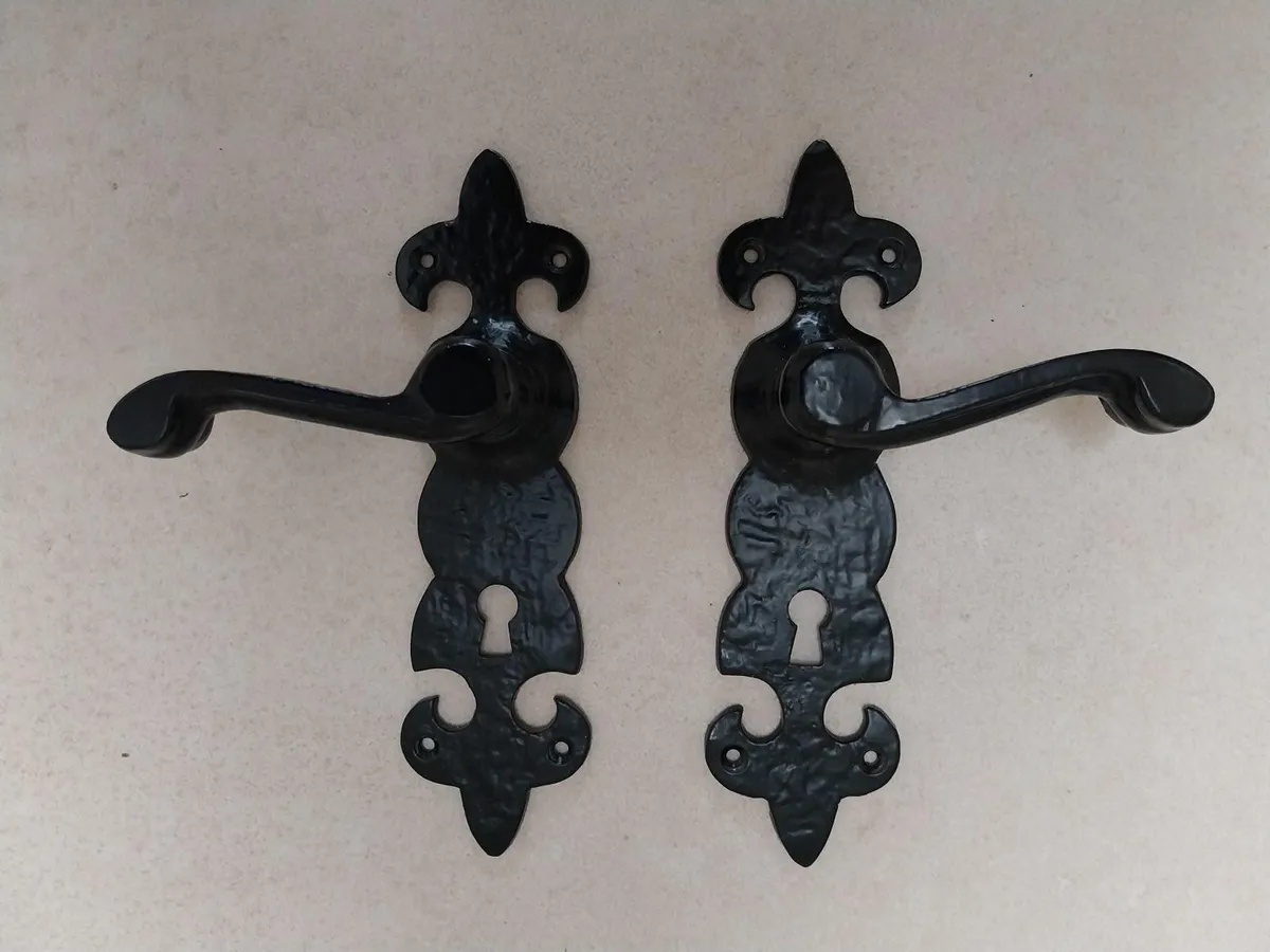 8 Pairs of Fleur de Lys Door Handles - Image 1
