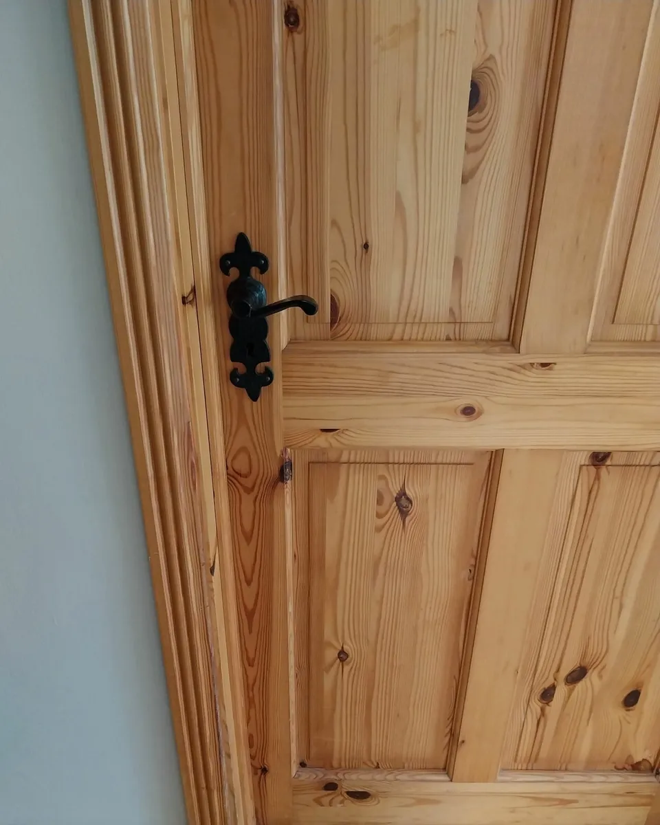 8 Pairs of Fleur de Lys Door Handles - Image 2