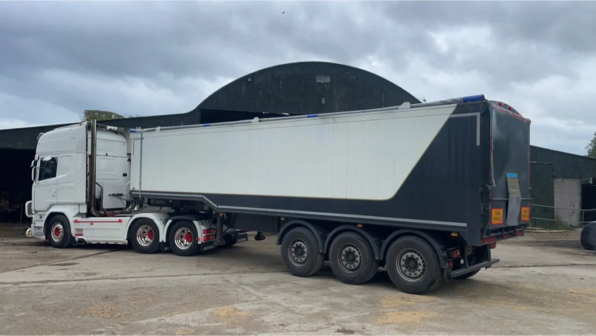 Bulk tipper - Image 1