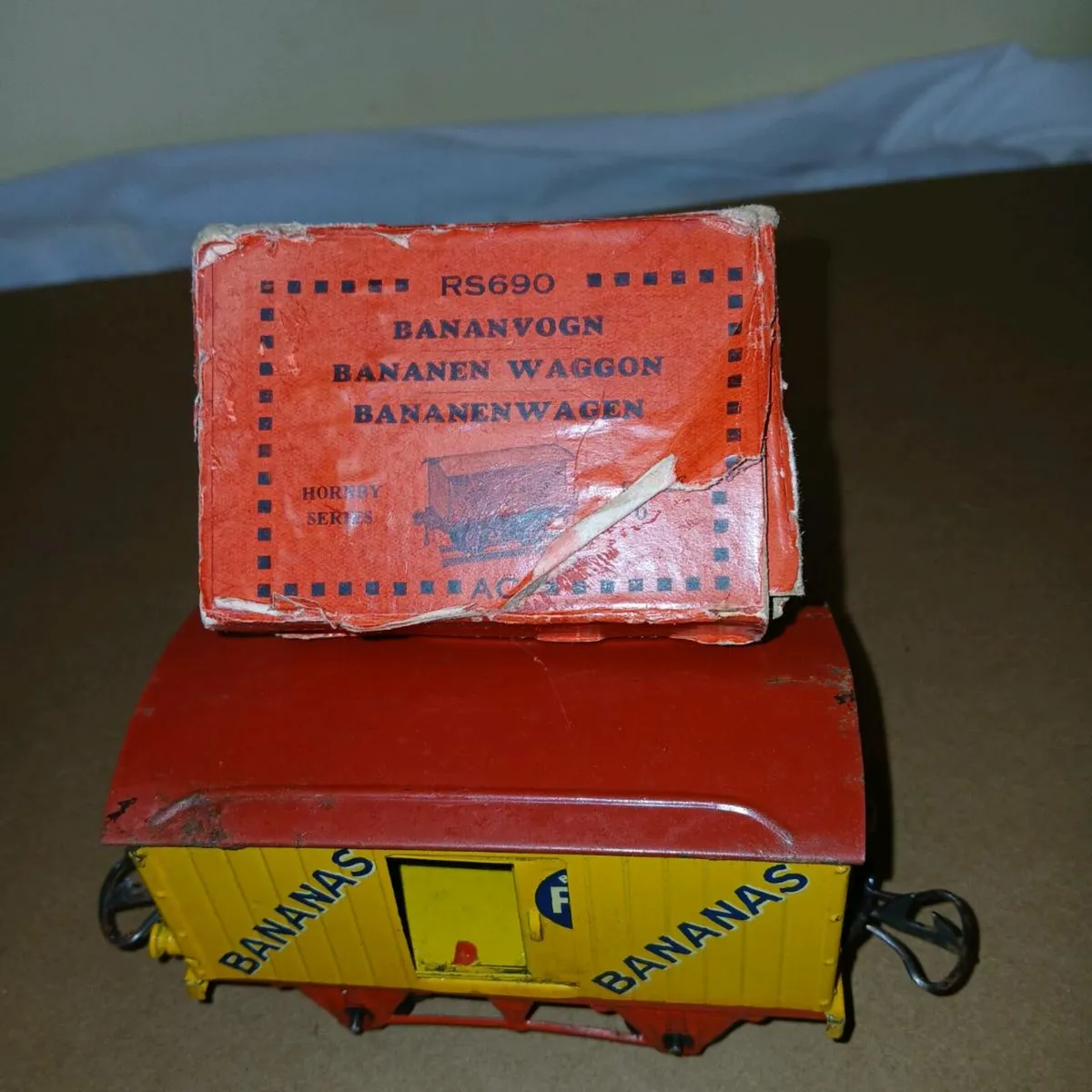 VINTAGE  0 GAUGE TINOLATE WAGONS - Image 3