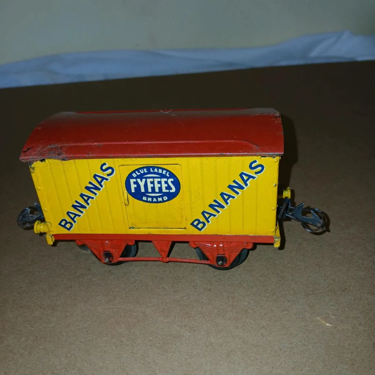 VINTAGE  0 GAUGE TINOLATE WAGONS - Image 1