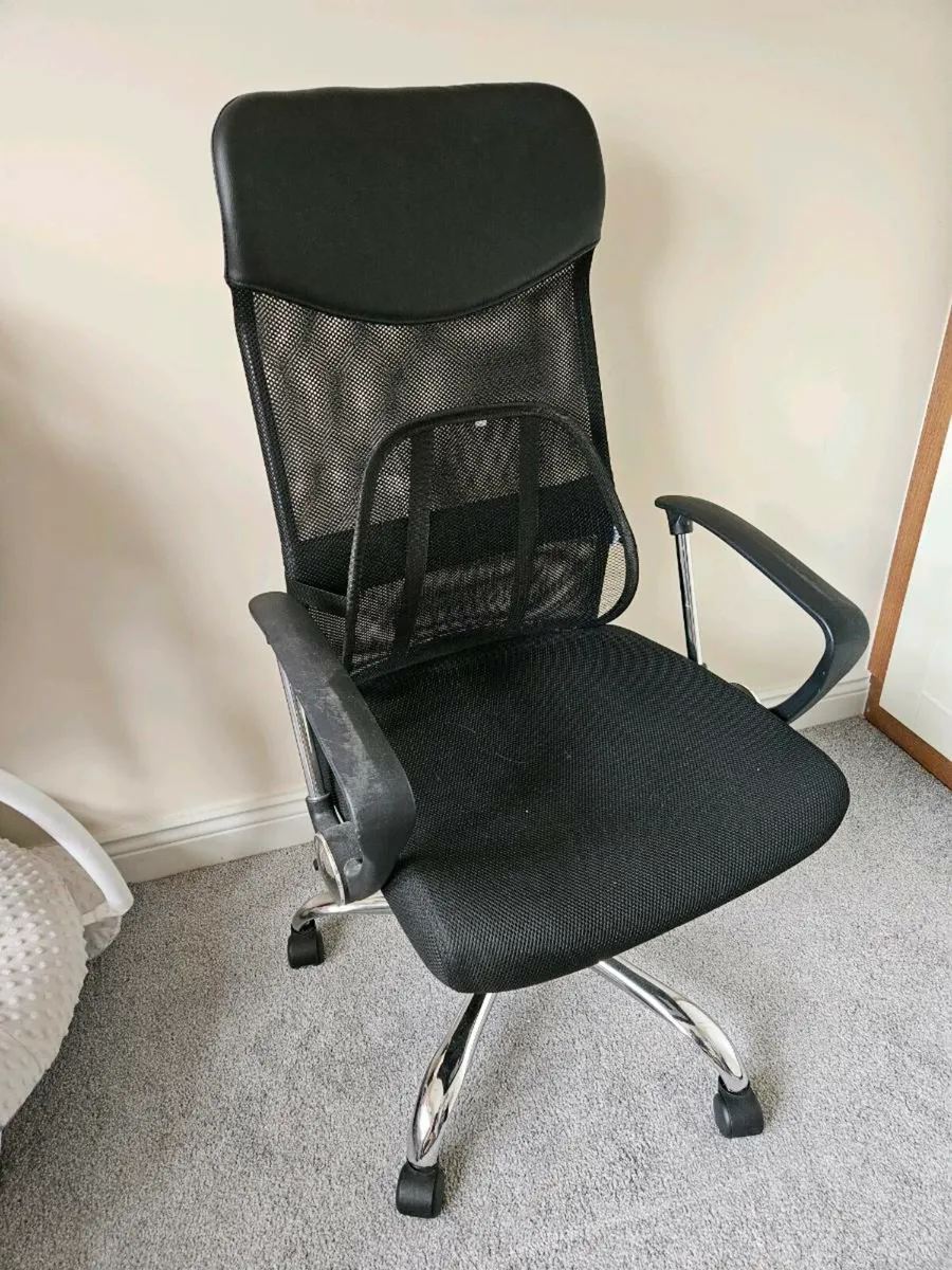 Office chair - Image 1