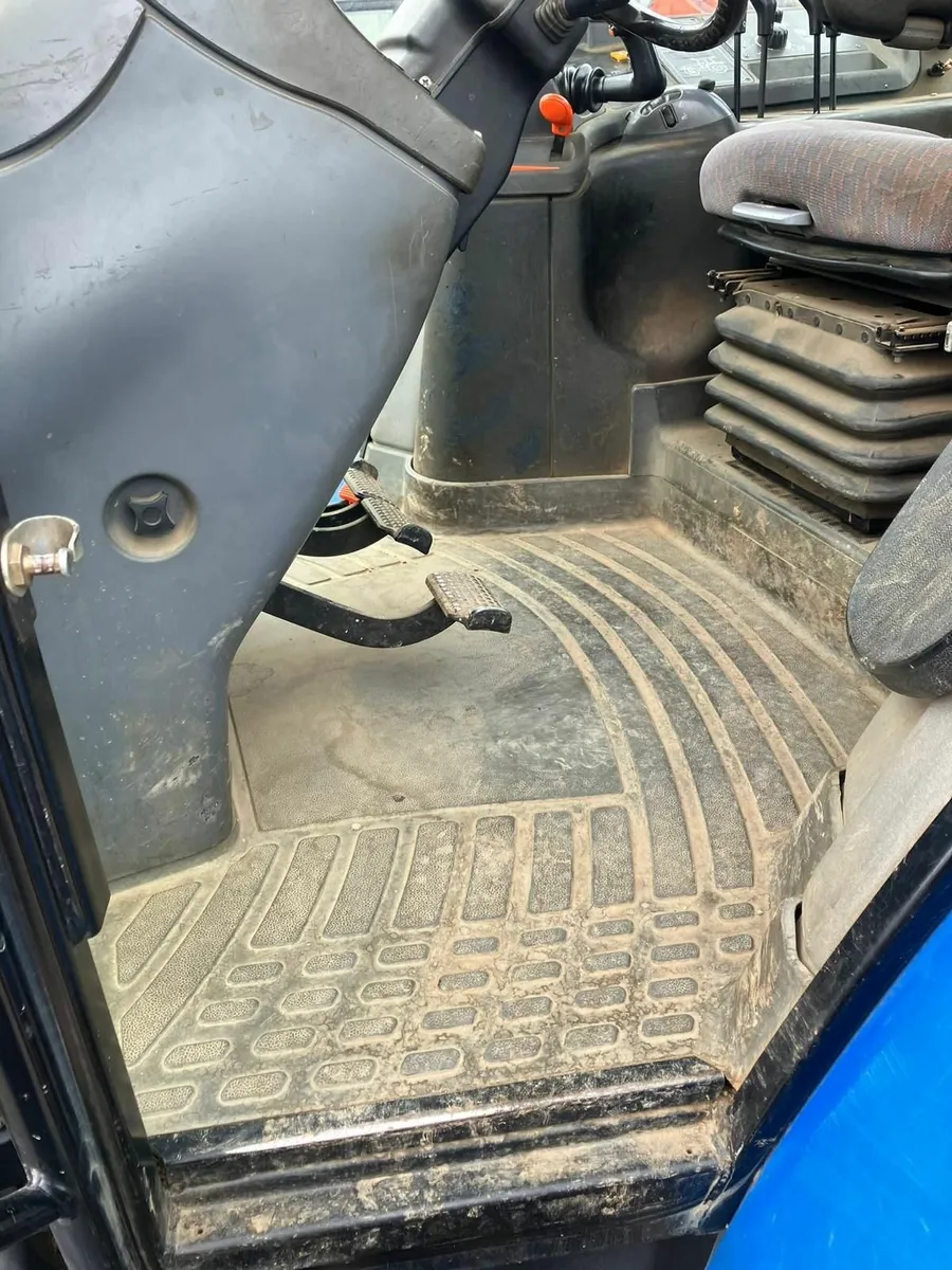 NEW HOLLAND Tractors - Image 4