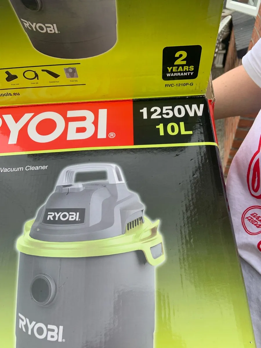 Wet & dry vacuum cleaner - Image 1