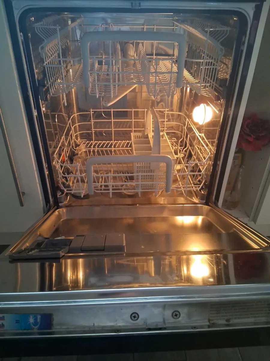 Dishwasher - Image 1