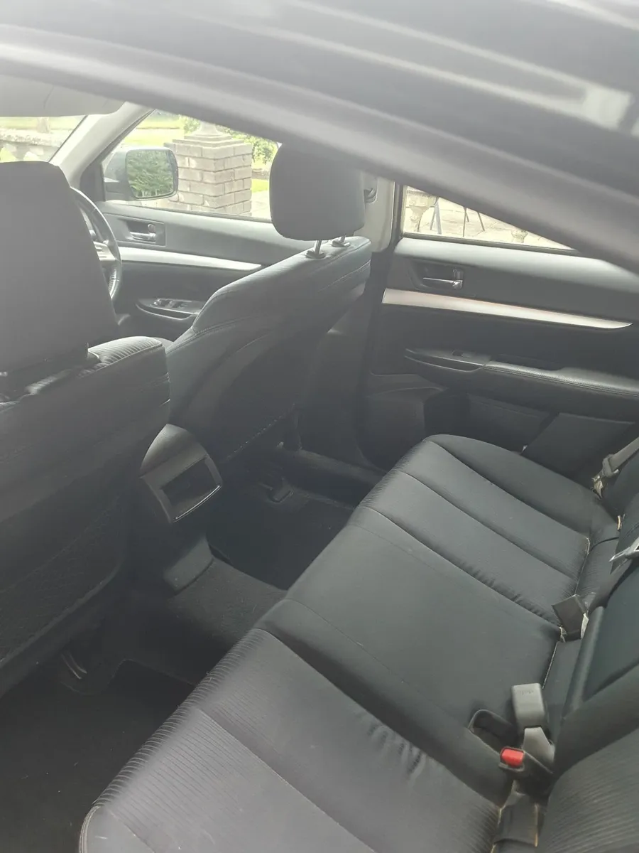 Subaru Legacy 2012 - Image 2