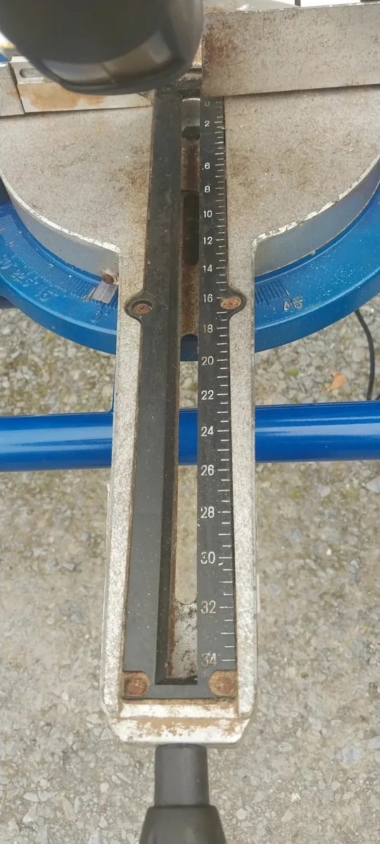 Saw & stand - Image 2