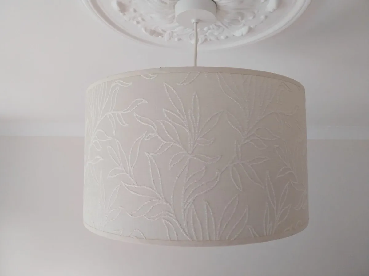 2 x Cream Lampshades - Image 1