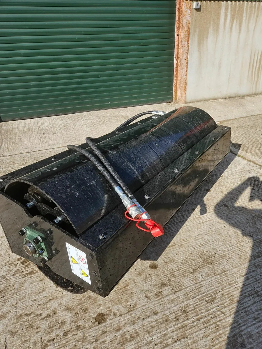 Roller skid steer - Image 1