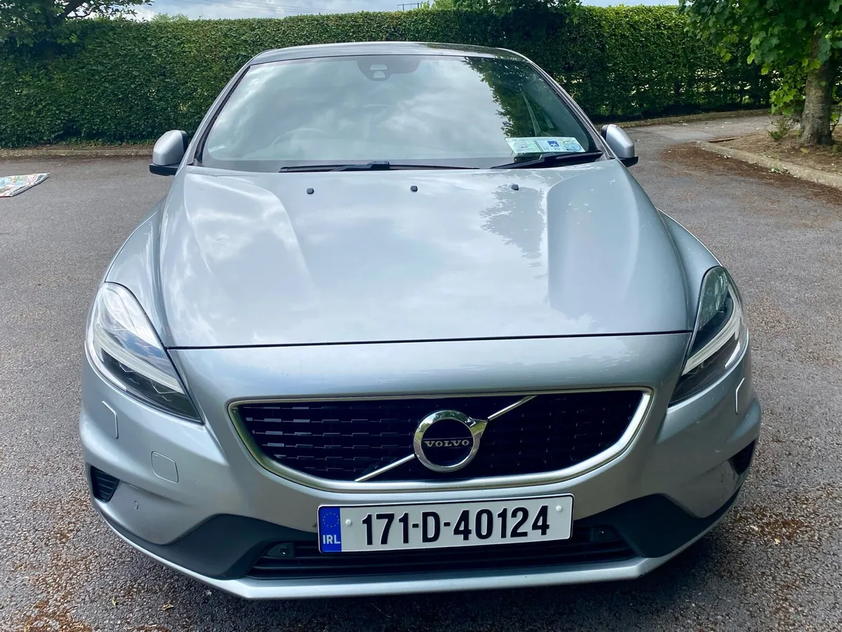 Volvo V40 2017 - Image 1