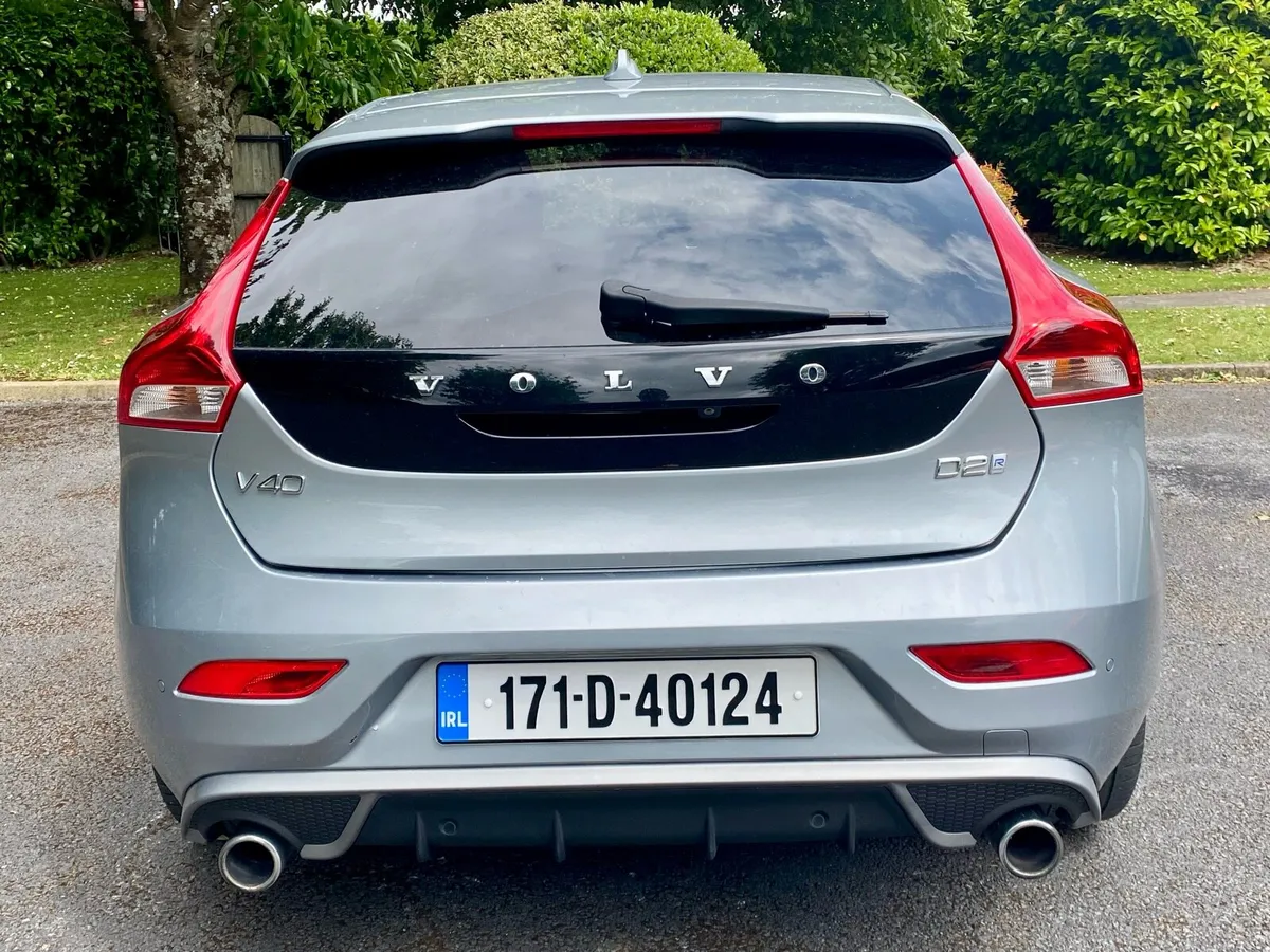 Volvo V40 2017 - Image 2