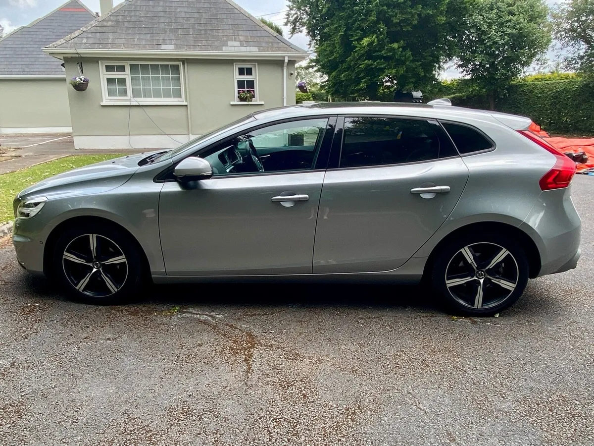 Volvo V40 2017 - Image 3