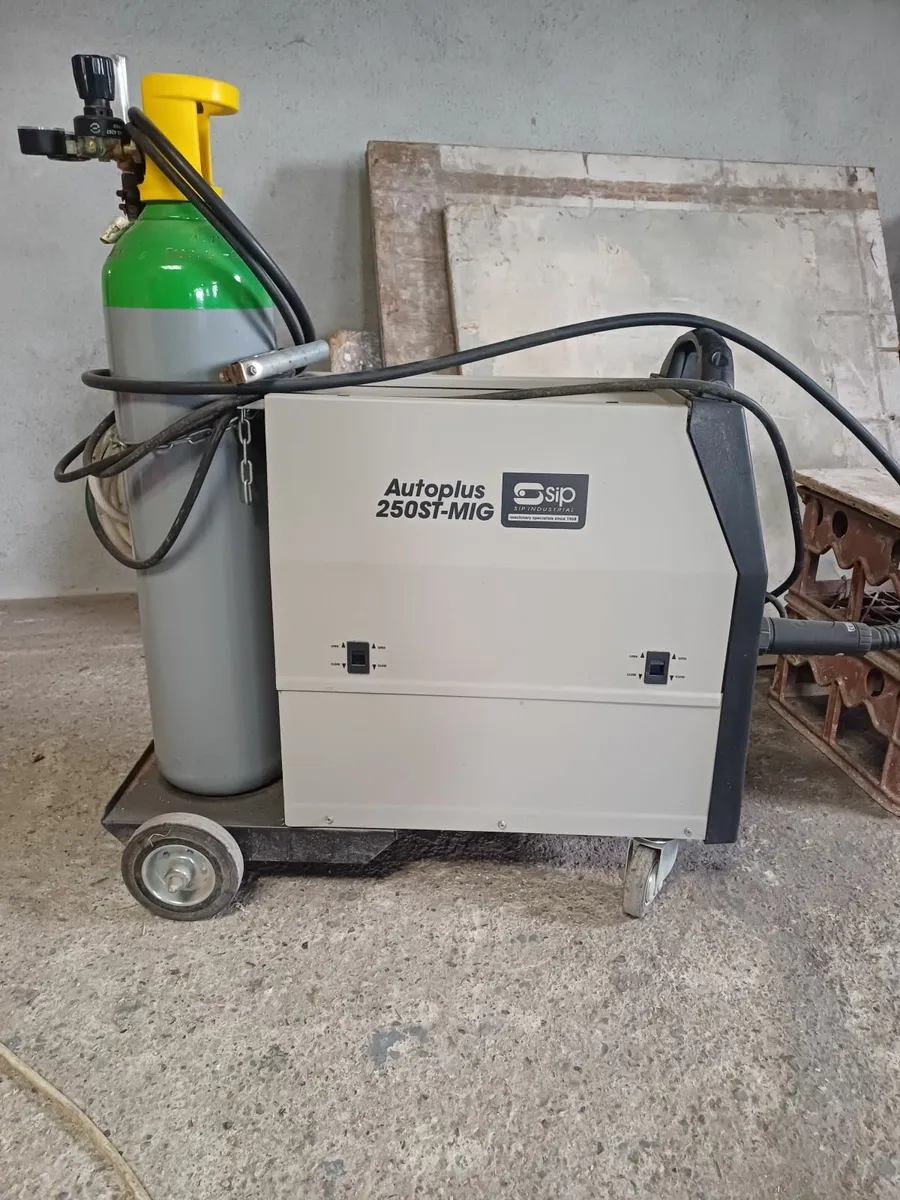 SIP Industrial MIG Welder - Image 1
