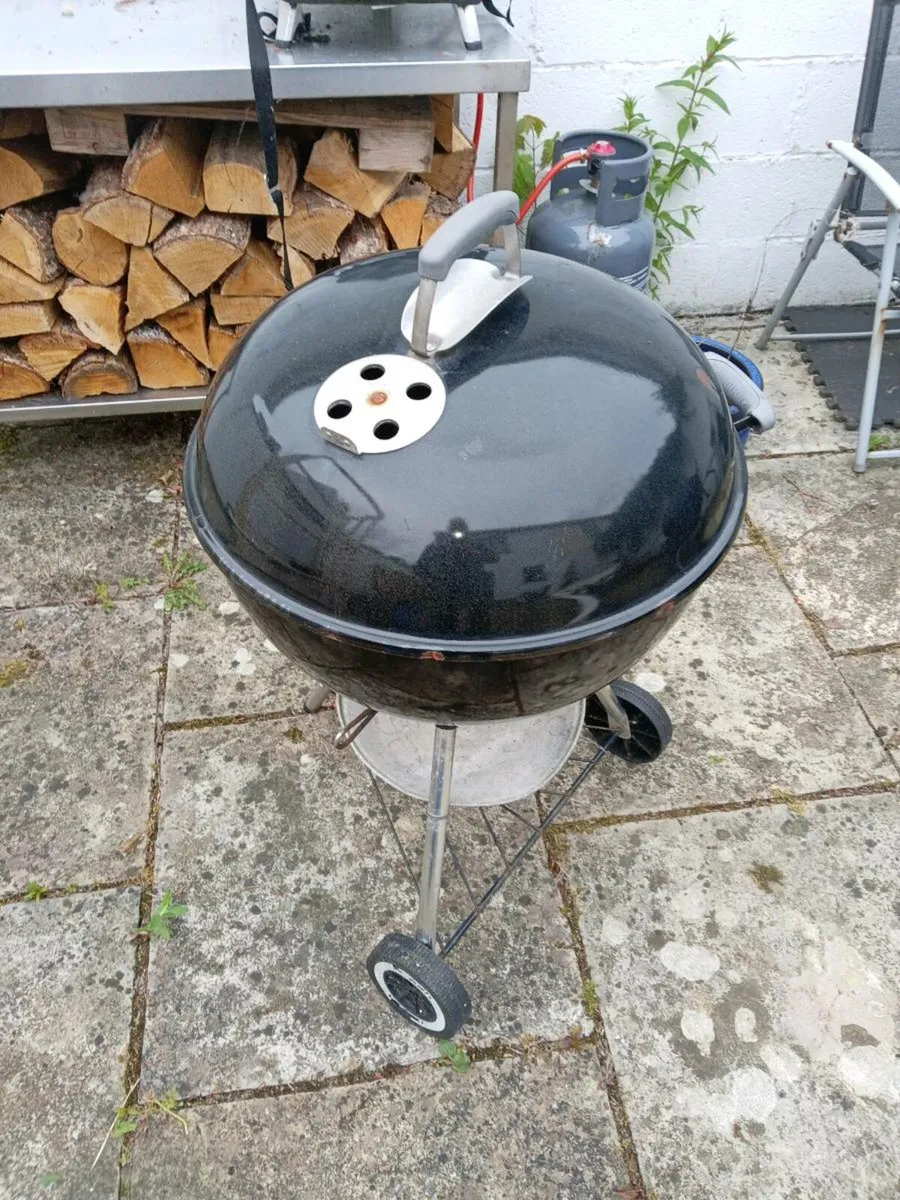 Weber charcoal BBQ - Image 1