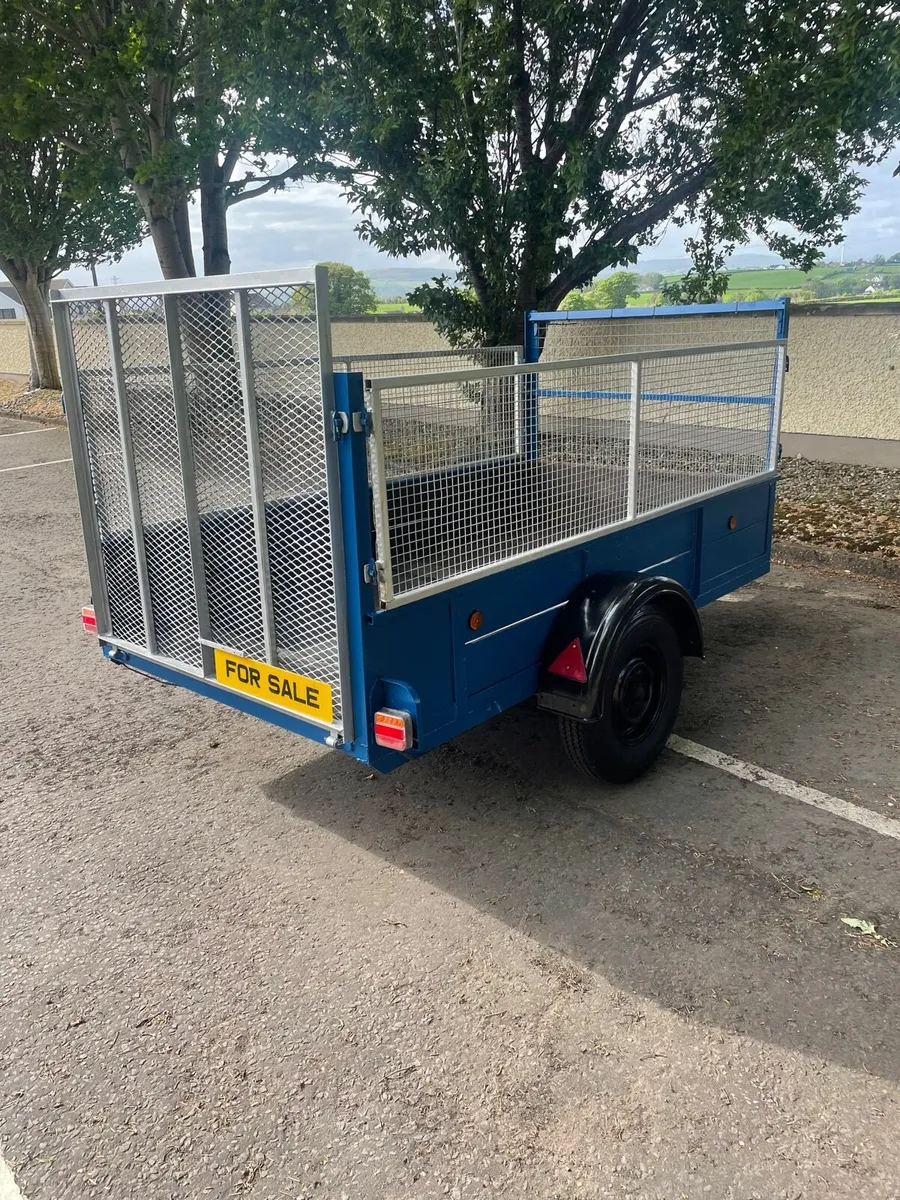 Trailer with removable sides and ramp door - Image 2