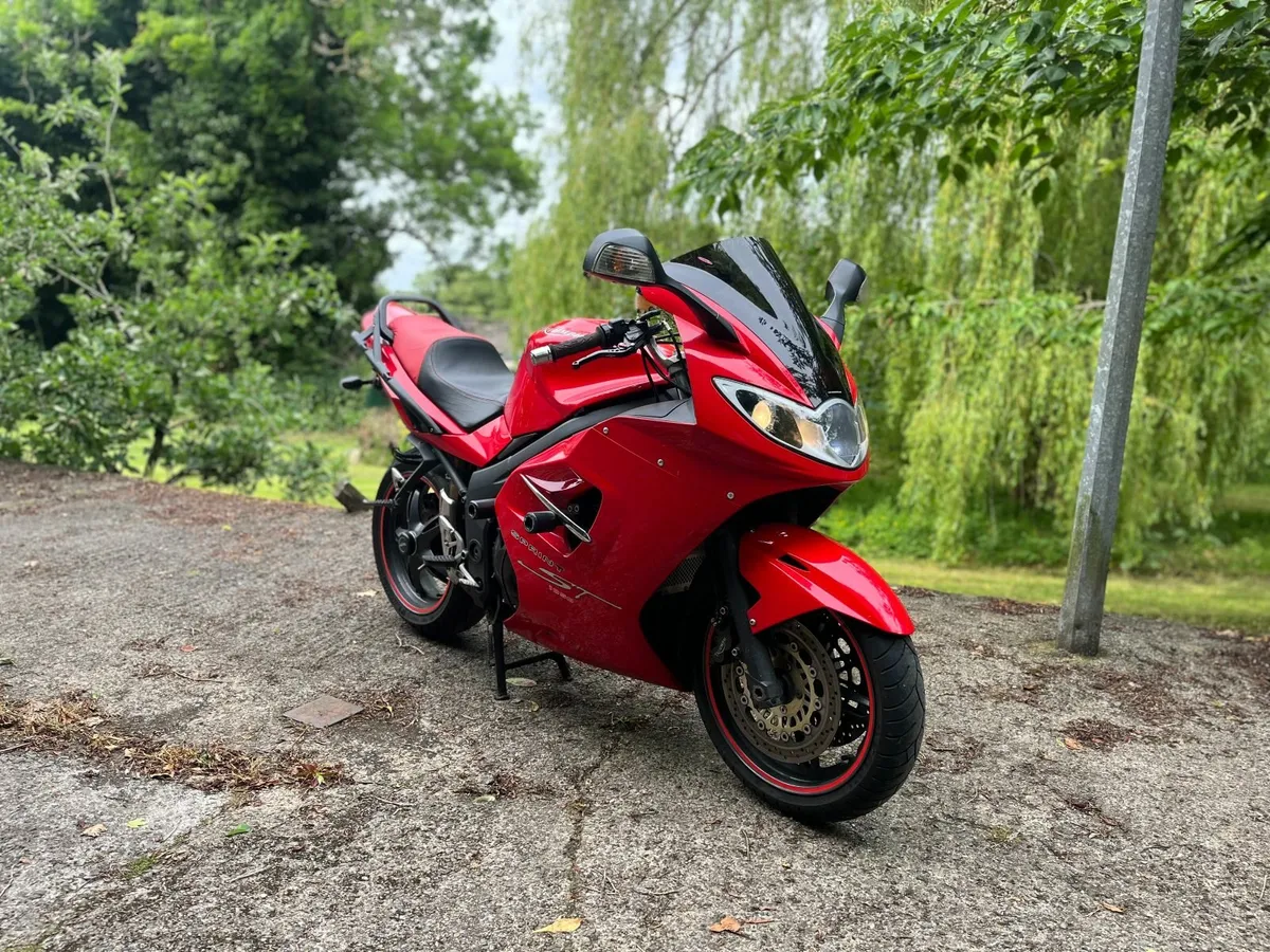 2007 Triumph Sprint ST 1050 - Image 1